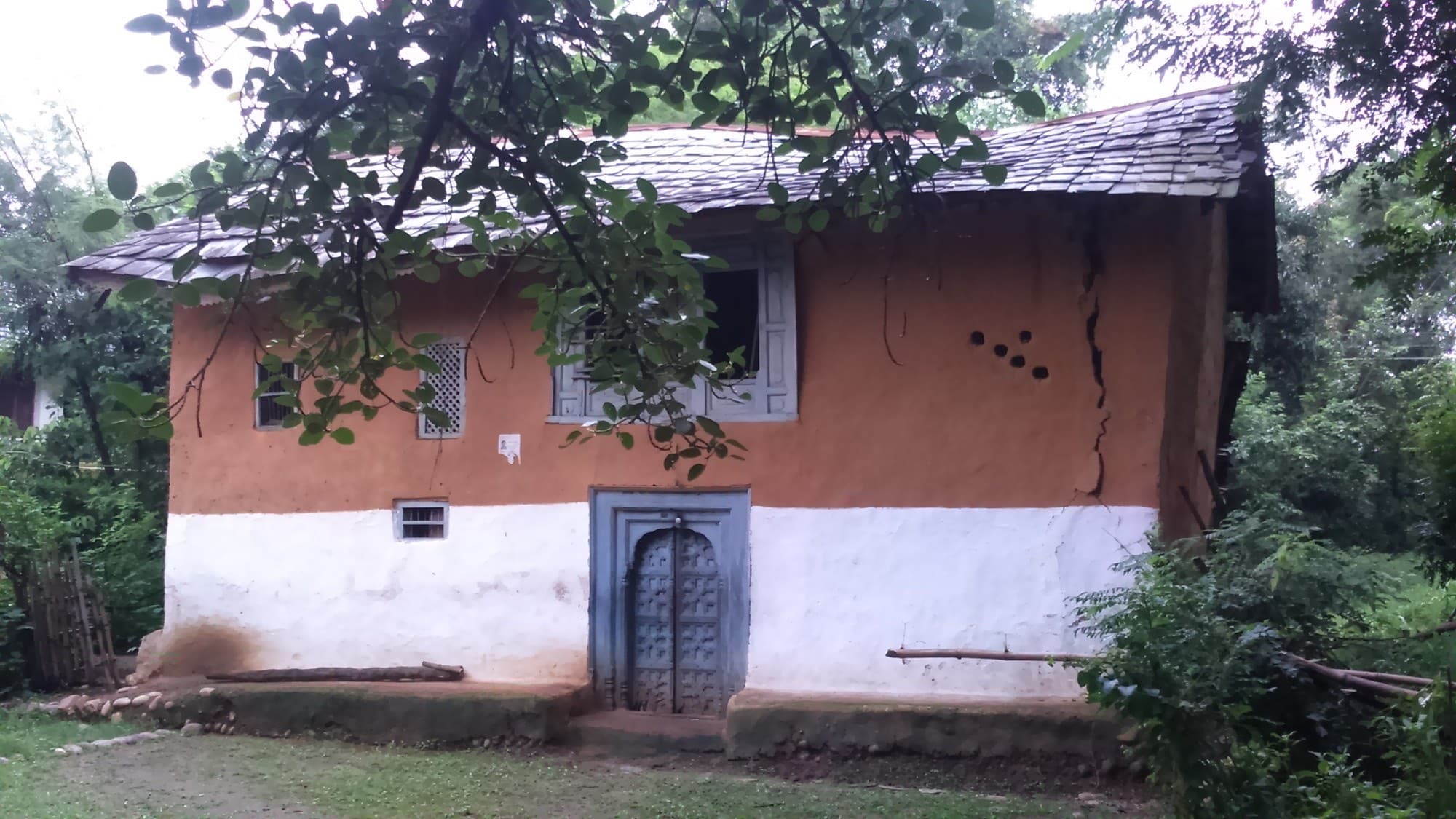 Traditional timber and stone houses in Rakchham village